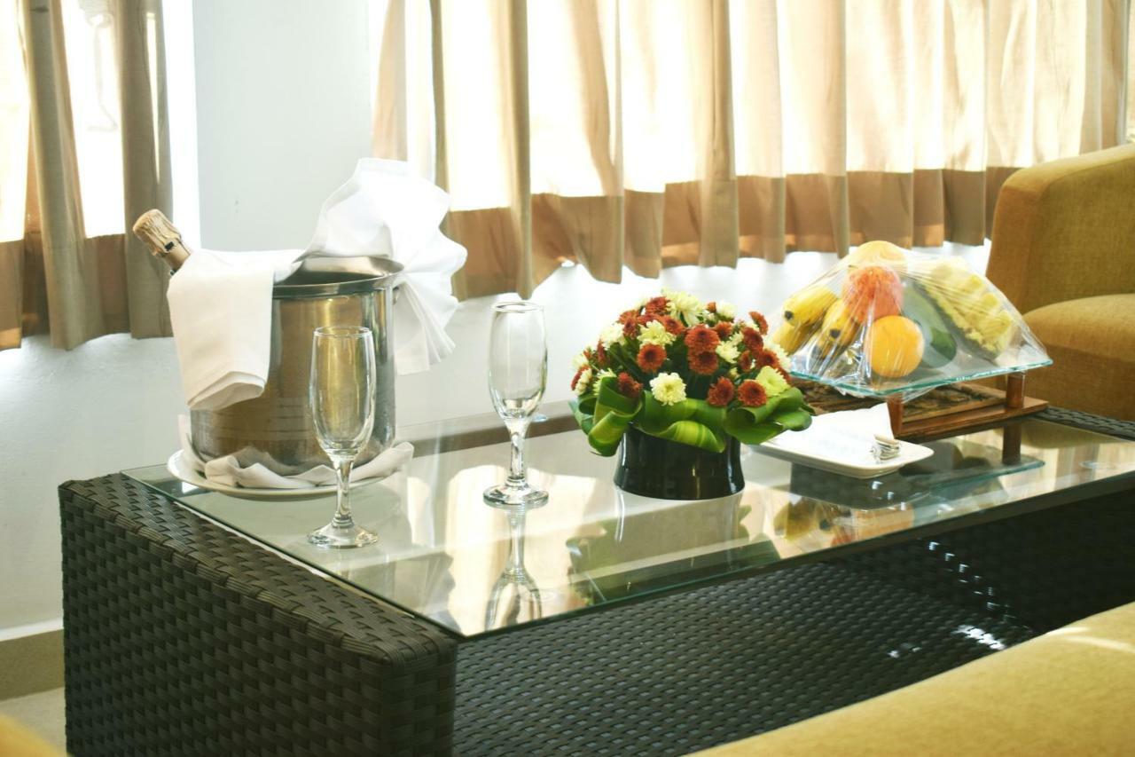 โรงแรมธิลังกา แคนดี้ ภายนอก รูปภาพ